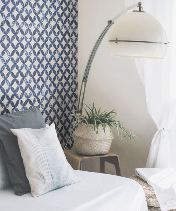 Petales Deux Wallpaper • Midnight White • Insitu