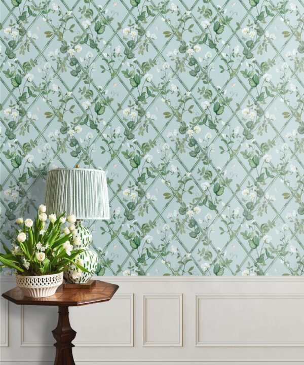 Petite Climbing Sweet Pea Wallpaper • Light Provence • Insitu