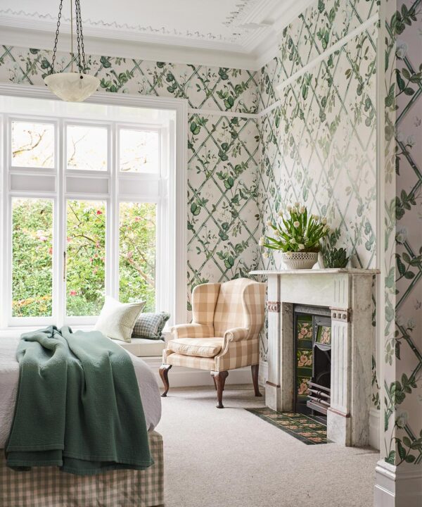 Grande Climbing Sweet Pea Wallpaper • Irish Linen • Insitu