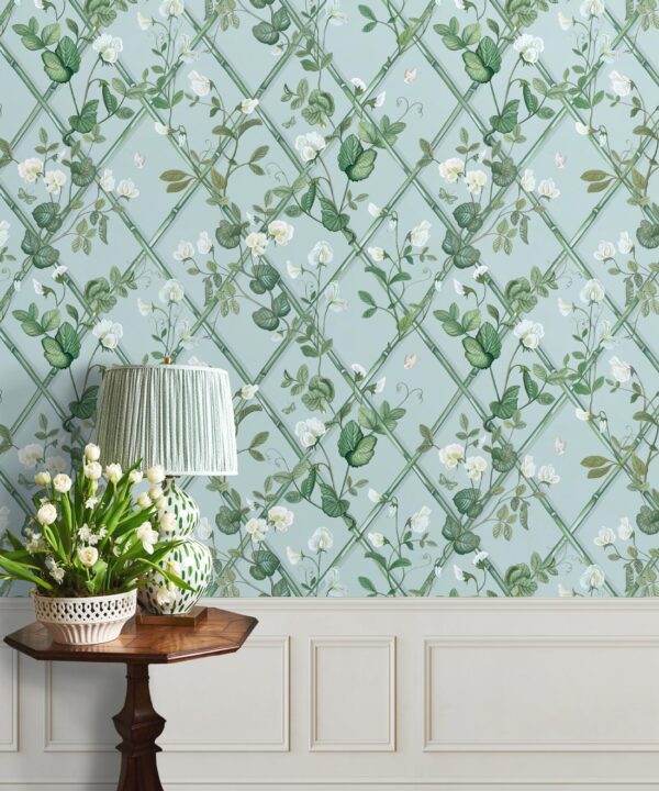 Grande Climbing Sweet Pea Wallpaper • Light Provence • Insitu