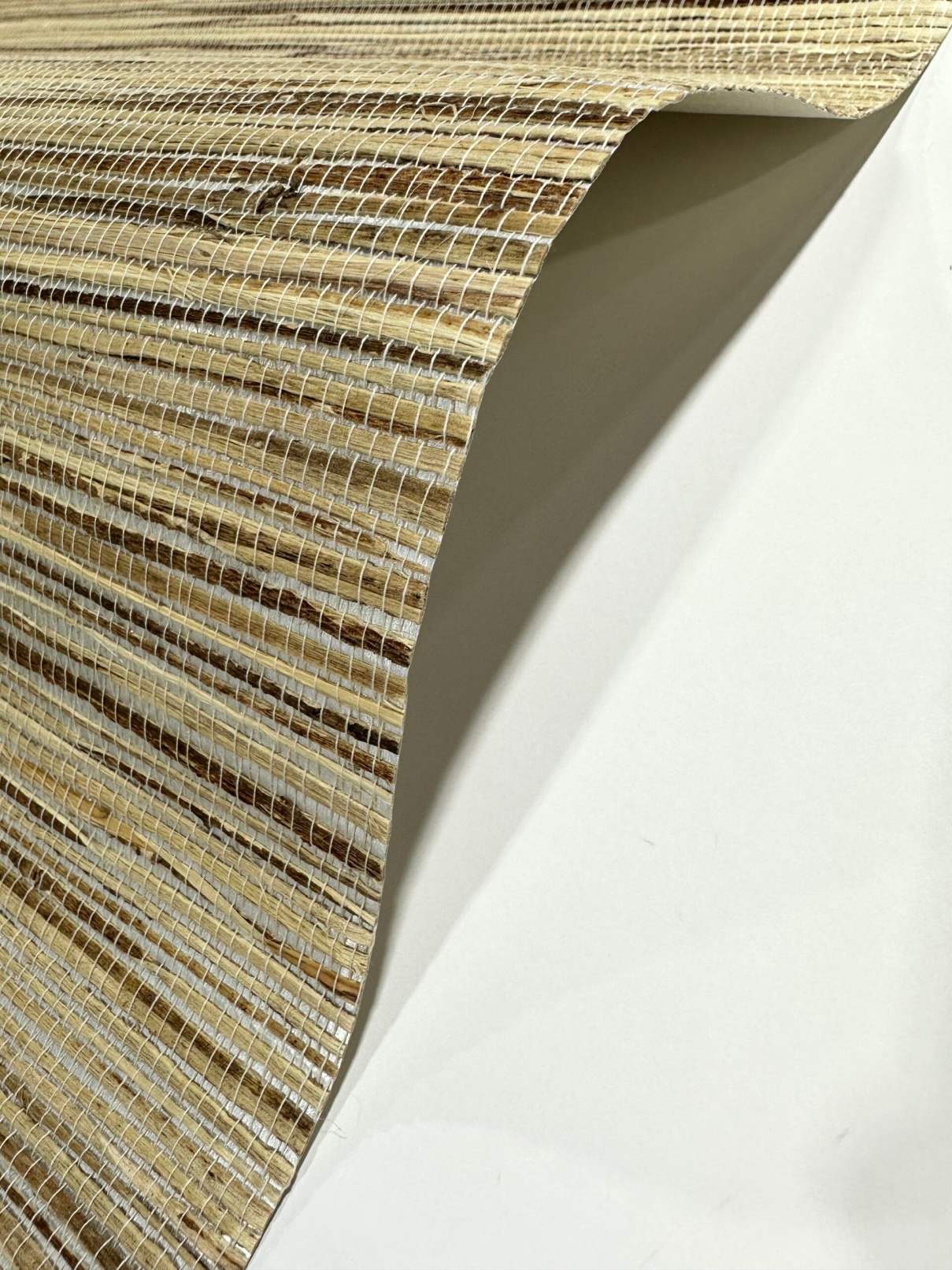 Summer Jute Grasscloth Wallpaper • Silver • Ripple