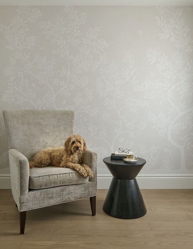Grandiflora wallpaper in a soothing beige living room